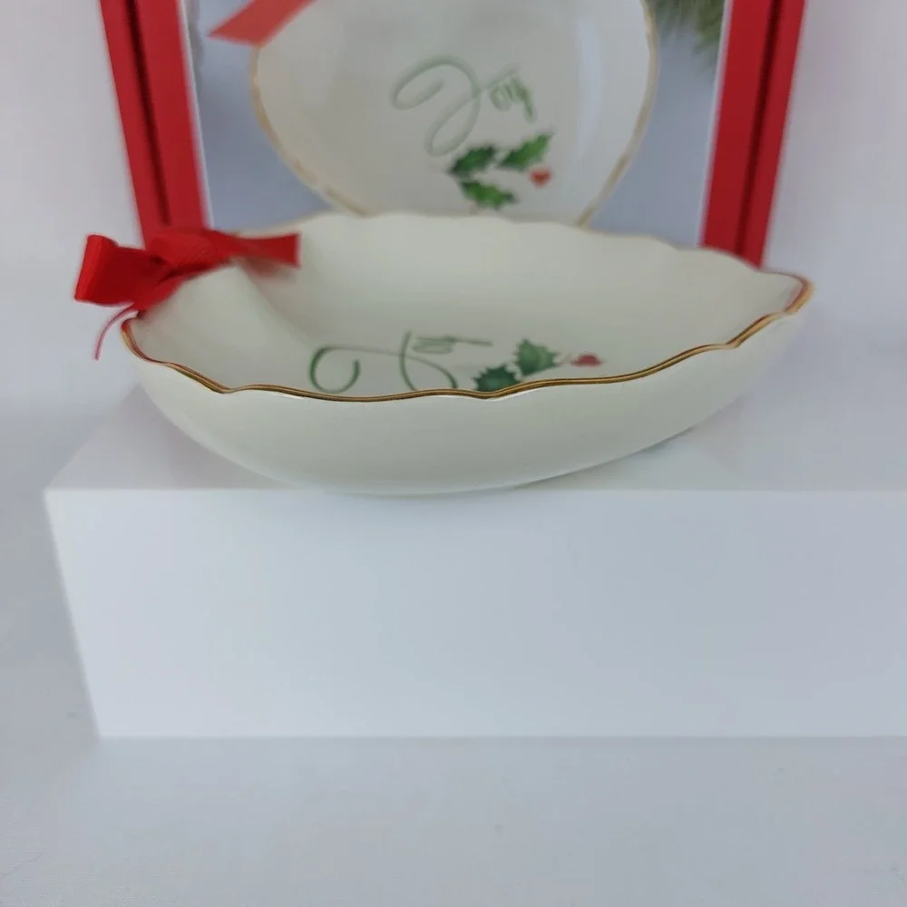 Lenox Holiday Christmas Sentiment Heart Candy Dish JOY Holly Berry Gold Trim NIB